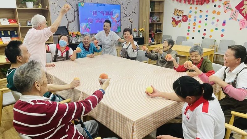 以下是一个养老院老人作息时间表的示例：
