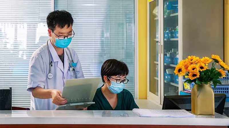 高级养老护理员报考条件揭秘：费用与资质解析